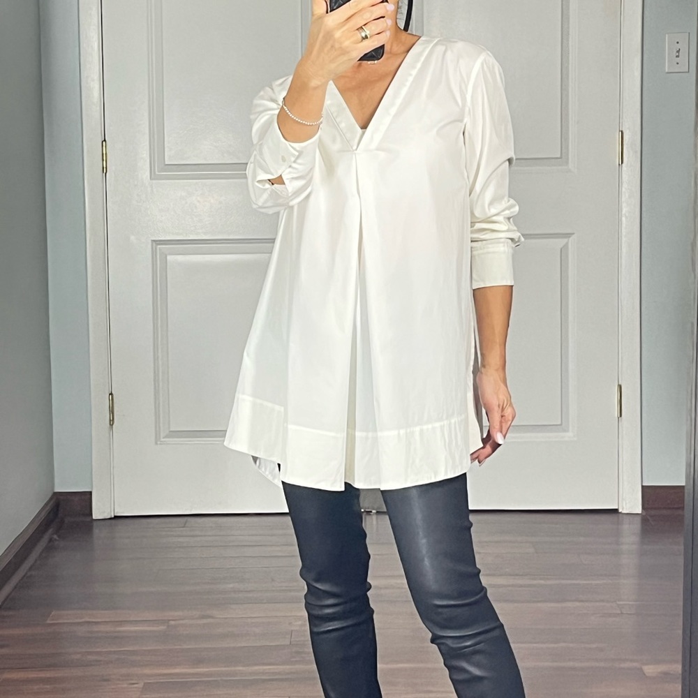 Theory Quida Sateen V Neck Blouse in White size Tall P